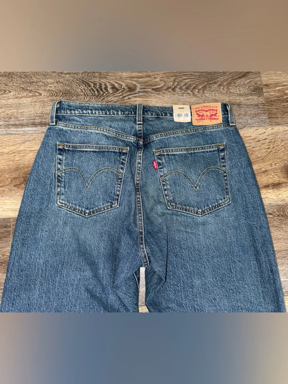 NWT 501 Curve High Waist Straight Leg Medium Wash Studded Jeans Size 32x30 - Picture 4 of 14